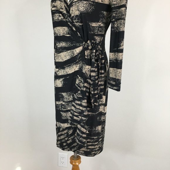 BCBGMAXAZRIA Black Combo ALBERTO Printed Stretch Midi Wrap Dress - Picture 8 of 11